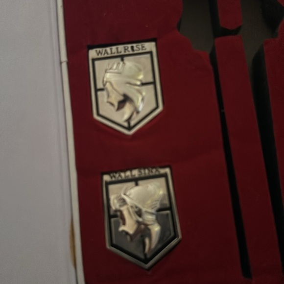 Attack on Titan Box Set - Picture 5 of 9